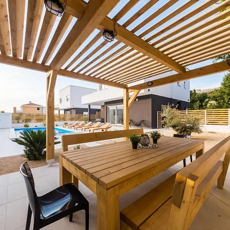 Belveder Willa Pag Town